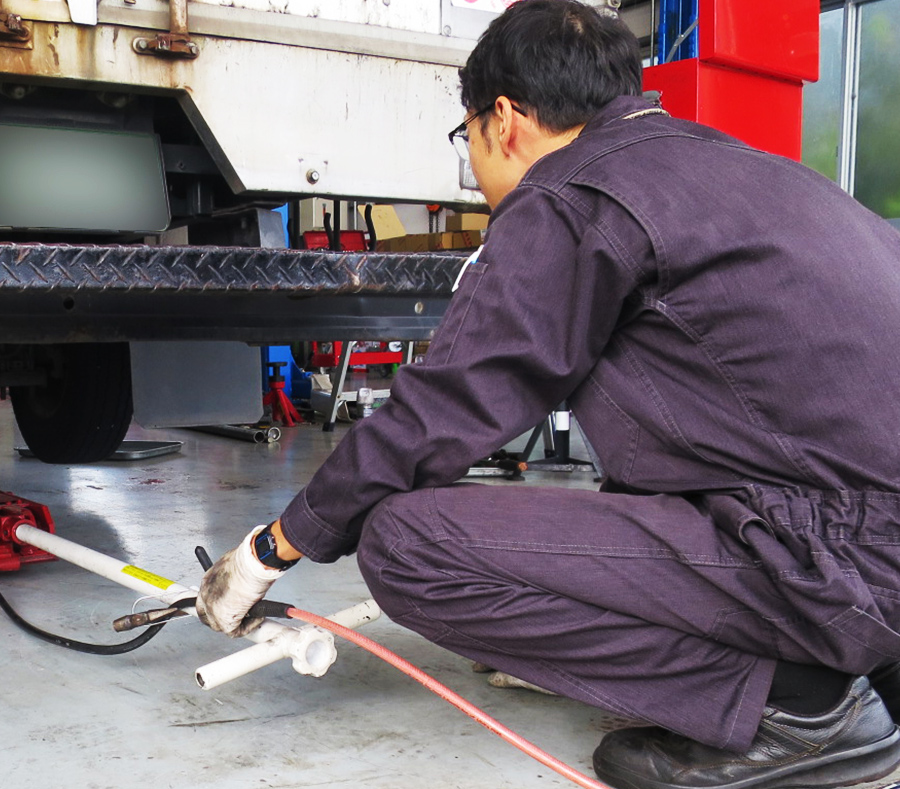 MAINTENANCE 自動車整備工場