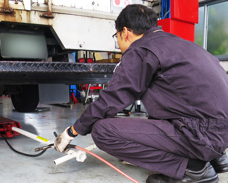 MAINTENANCE 自動車整備工場